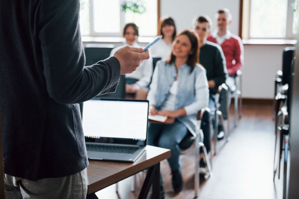 Formation et certification recommandées pour devenir coach en image