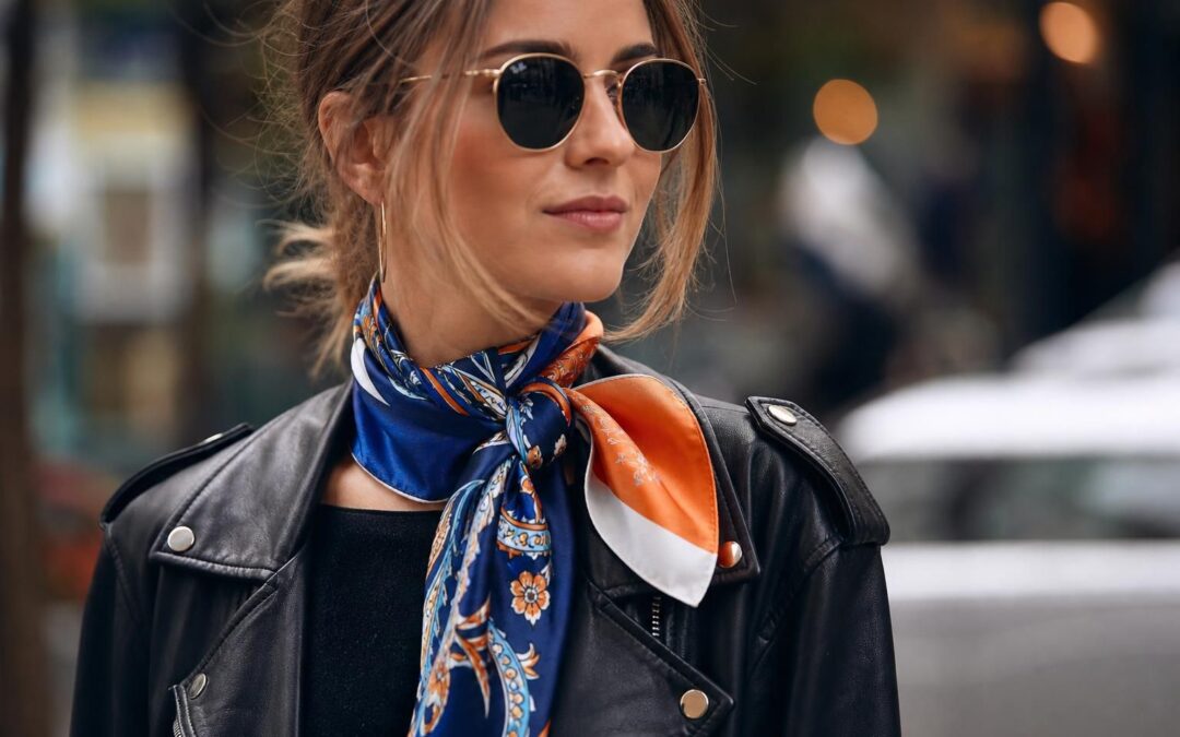 Comment porter un foulard en soie sans avoir un style trop classique